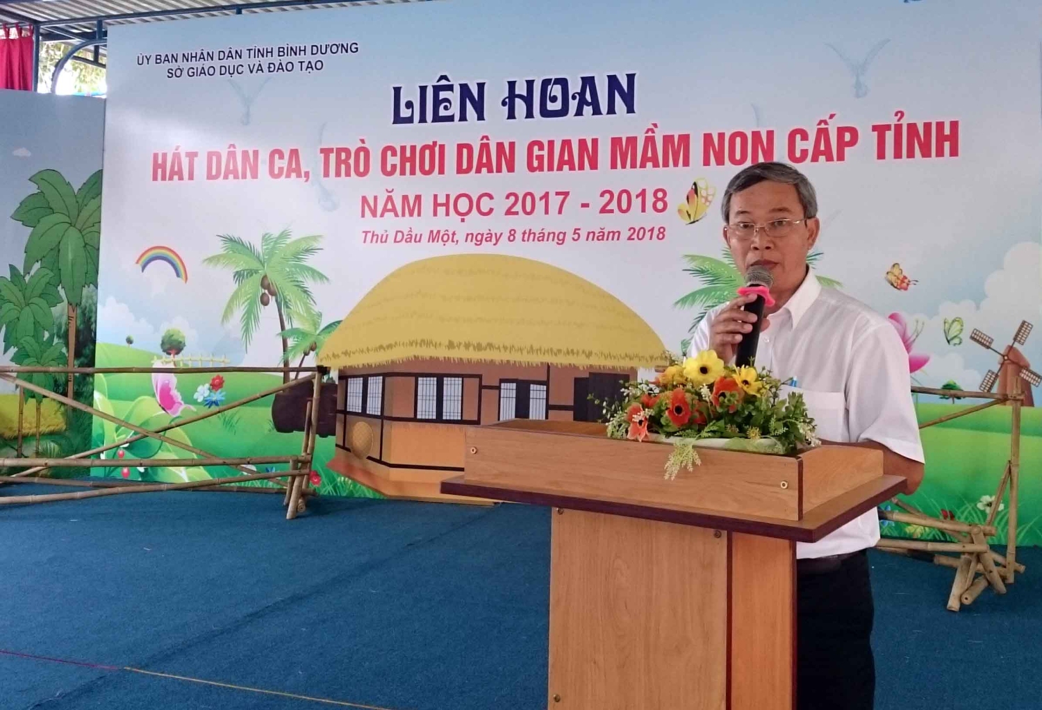 Ông Nguyễn Văn Chệt, Trưởng phòng GDĐT Tp. Thủ Dầu Một phát biểu tại buổi khai mạc
