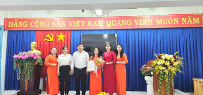 NGÀY 26/6/2025 TRƯỜNG MẦM NON HÒA PHÚ KẾT NẠP ĐẢNG VIÊN MỚI ĐỒNG CHÍ THÁI THỊ CẨN