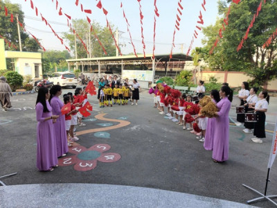 TRƯỜNG MẦM NON PHÚ TÂN PHỐI HỢP TRƯỜNG MẦM NON HOA MAI THAM GIA GIẢI BÓNG ĐÁ MINI TẠI NGÀY HỘI “NĂNG LƯỢNG MỚI - CẢ NGÀY VUI” NĂM HỌC 2025 - 2026