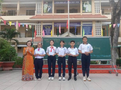 Trường THCS Chu Văn An, phường Thủ Dầu Một, Thành phố Hồ Chí Minh Sinh hoạt chủ điểm “Theo bước chân những người anh hùng” năm học 2025 - 2026