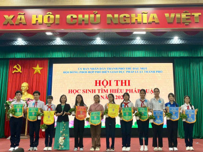 Đạt giải ba toàn đoàn hội thi "Học sinh tìm hiểu pháp luật" trên địa bàn TP Thủ Dầu Một năm 2024