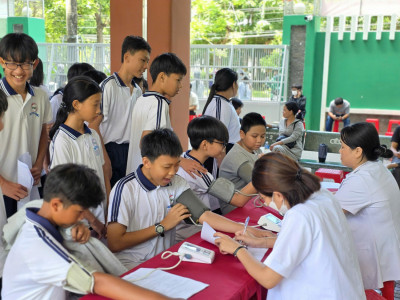 Phường Thủ Dầu Một duy trì chương trình khám sức khỏe cuối tuần, học sinh THCS Nguyễn Văn Cừ tích cực tham gia