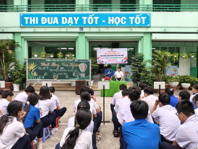 LIÊN ĐỘI THCS PHÚ CƯỜNG SỐNG LẠI HÀO KHÍ ANH HÙNG QUA BUỔI SINH HOẠT CHỦ ĐIỂM THÁNG 4