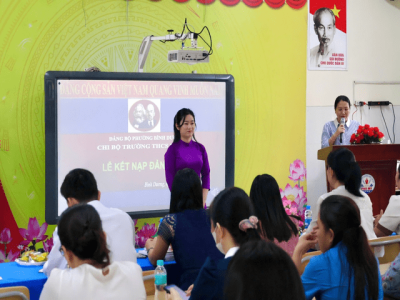 LỄ KẾT NẠP ĐẢNG VIÊN MỚI NGUYỄN THỊ DUNG TẠI TRƯỜNG THCS PHÚ MỸ
