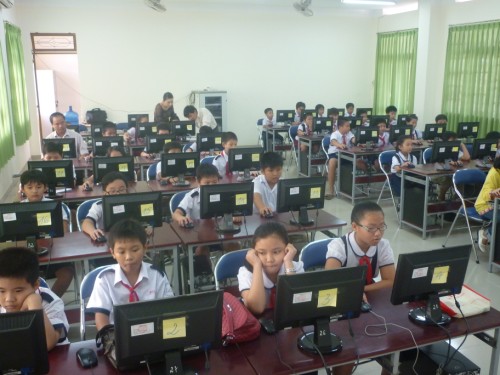 Phòng thực hành vi tính tại trường THCS Nguyễn Viết Xuân - TDM