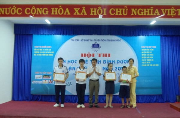 Đội tuyển tin học trẻ PGD&ĐT TP Thủ Dầu Một đạt giải nhất toàn đoàn trong Hội thi Tin học trẻ lần thứ XVII – năm 2013