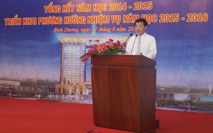 Ông Trần Thanh Liêm, Ủy viên Thường vụ Tỉnh ủy, Phó Chủ tịch Thường trực UBND tỉnh phát biểu tại hội nghị