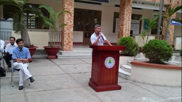 Thầy Nguyễn Văn Chệt - Phó trưởng phòng GD&ĐT, phát biểu khai mạc Hội thi