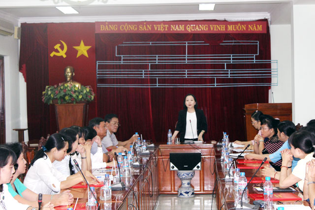 Đ/c Nguyễn Thu Cúc, phát biểu giao nhiệm vụ cho các cán bộ