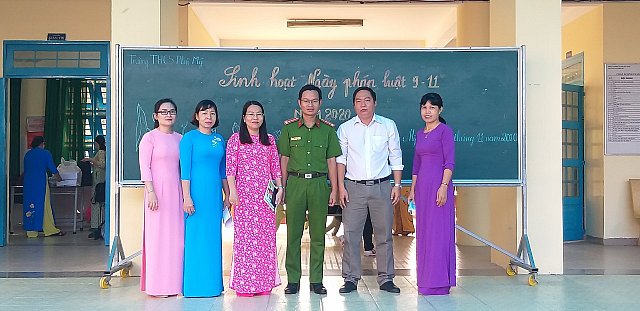 Đại úy Võ Hồng Quang - Phó trưởng Công an Phường Phú Mỹ đến dự và tuyên truyền