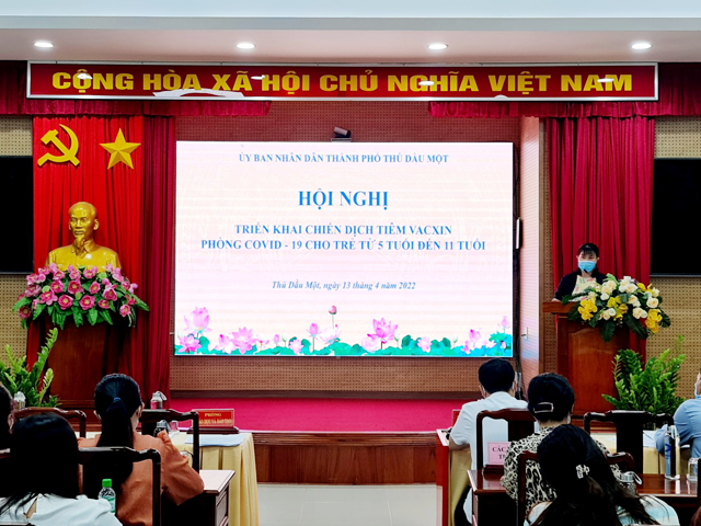 Bà Nguyễn Thị Thanh Phượng - Trưởng phòng GDĐT thành phố phát biểu công tác triển khai - Ảnh: PGDĐT