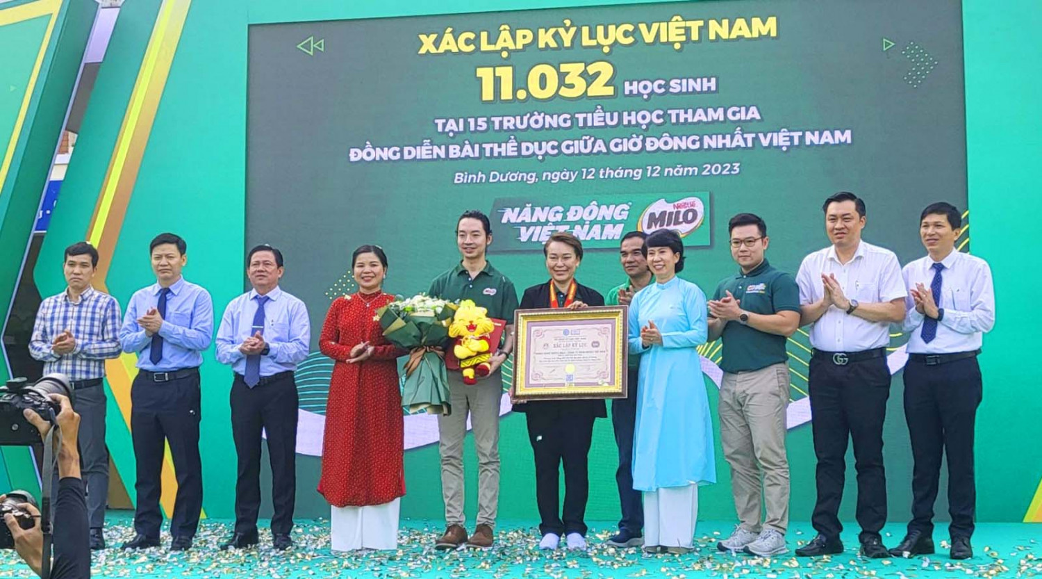 11.032 học sinh tiểu học Bình Dương lập kỷ lục Việt Nam với bài đồng diễn thể dục giữa giờ