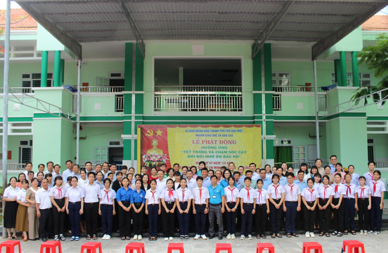 Ngành GDĐT thành phố Thủ Dầu Một tổ chức Lễ phát động Phong trào “Trồng và chăm sóc cây đời đời nhớ ơn Bác Hồ"